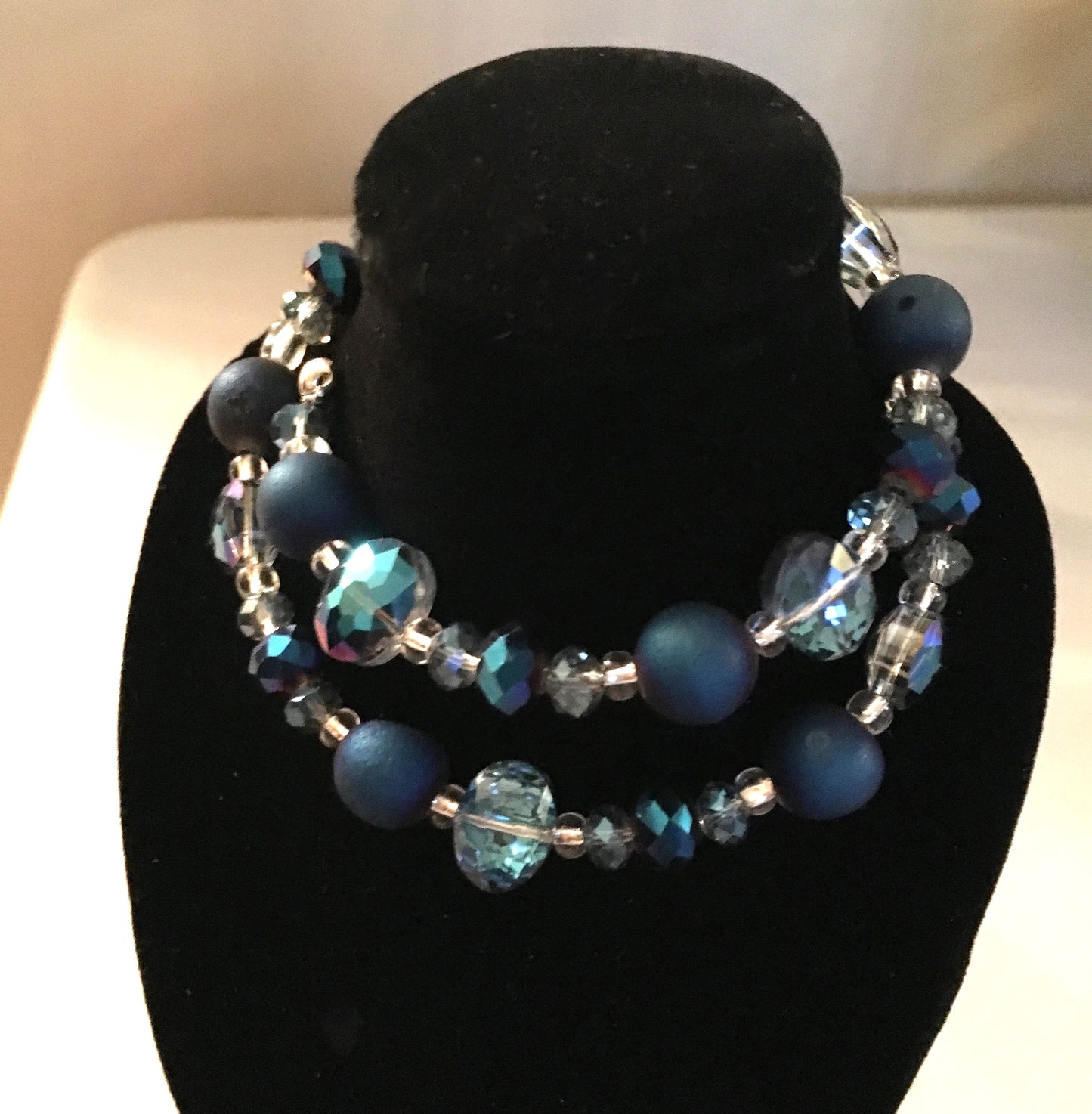 Blue druzy and faceted beaded memory wire bracelet