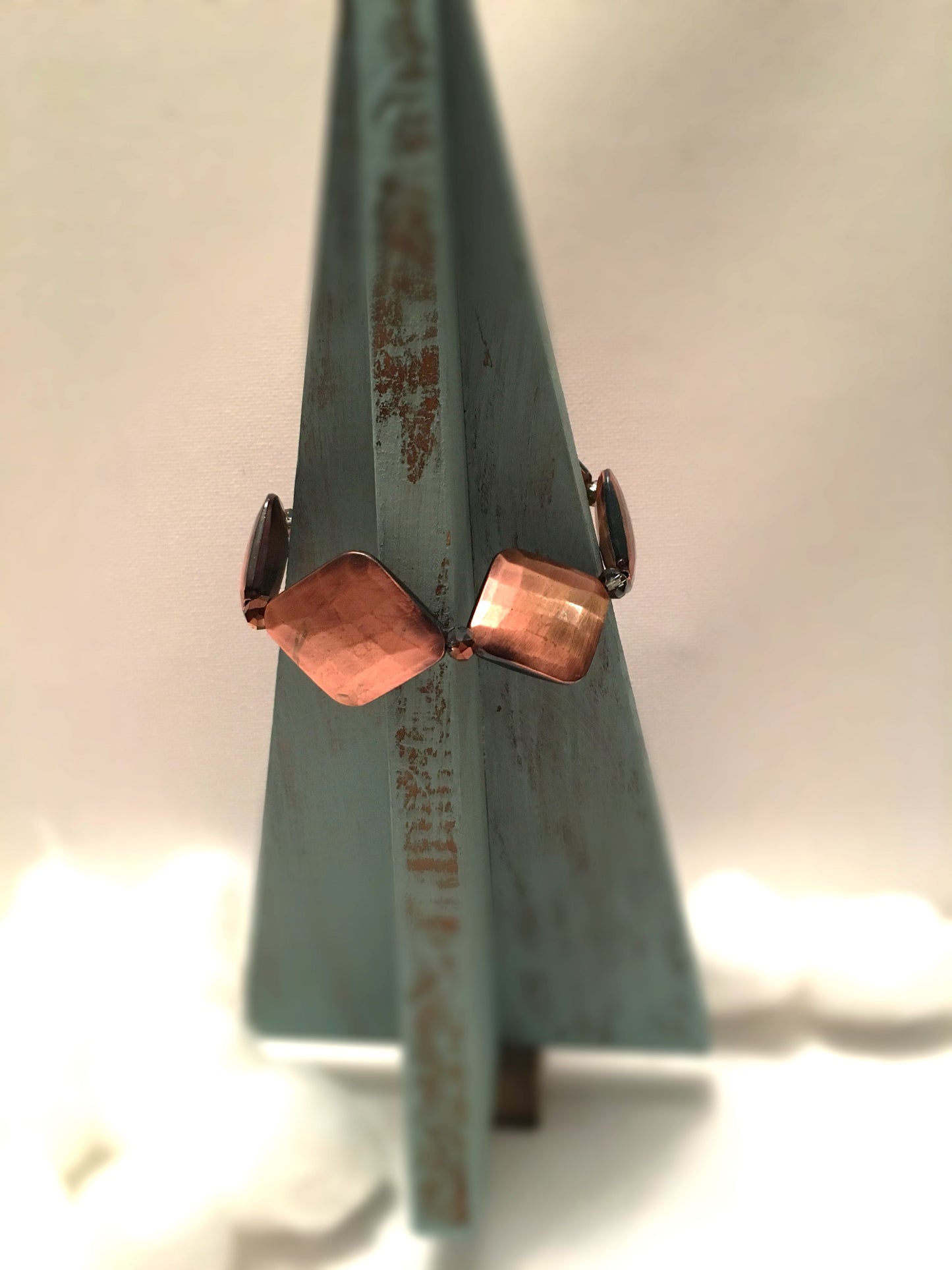 Bronze diamond shaped stretch bracelet