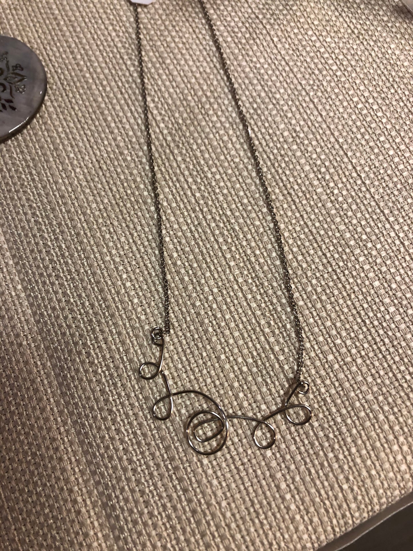 Free form silver wire loop pendant chain necklace