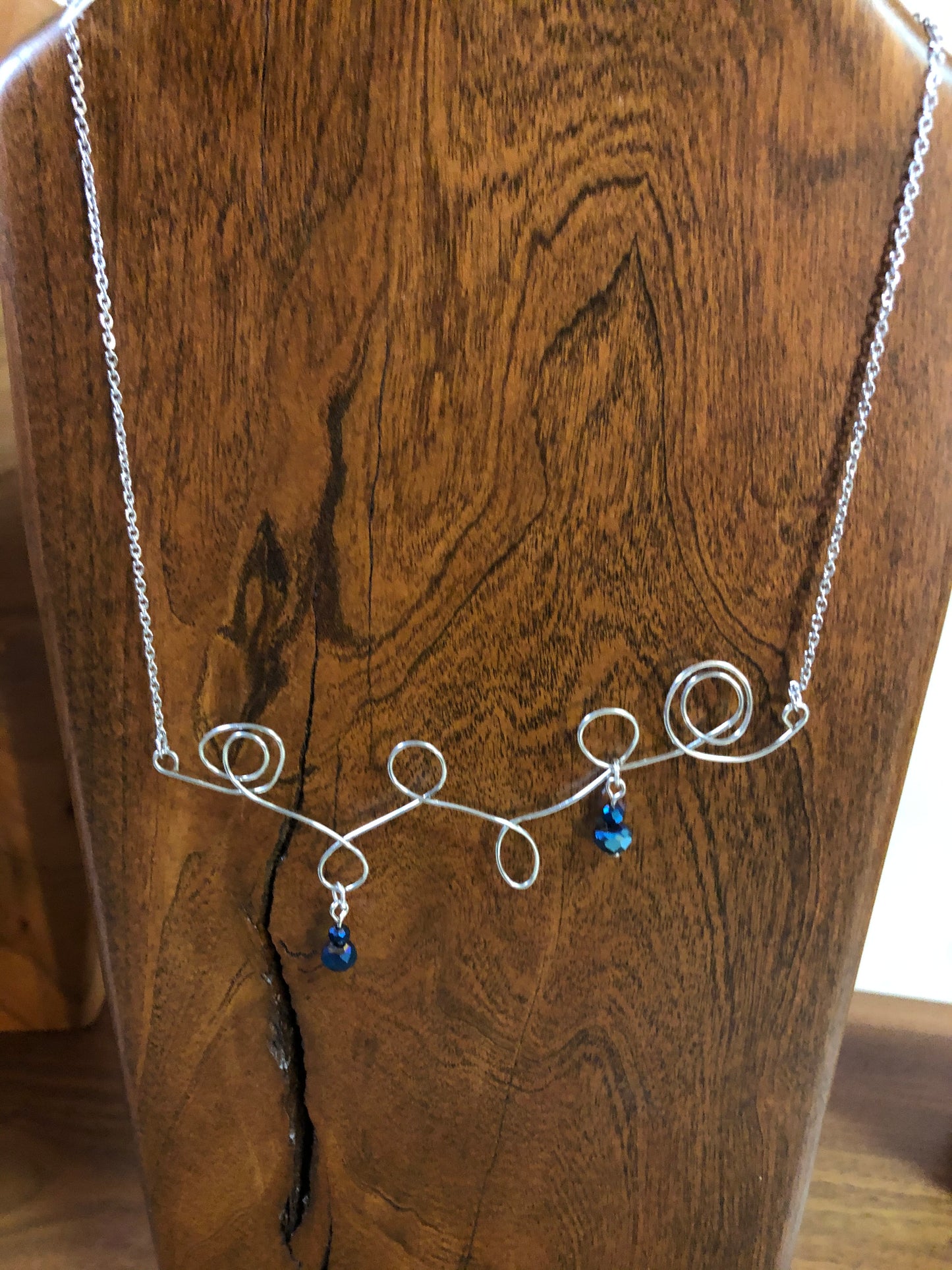Free form silver wire loop pendant chain necklace