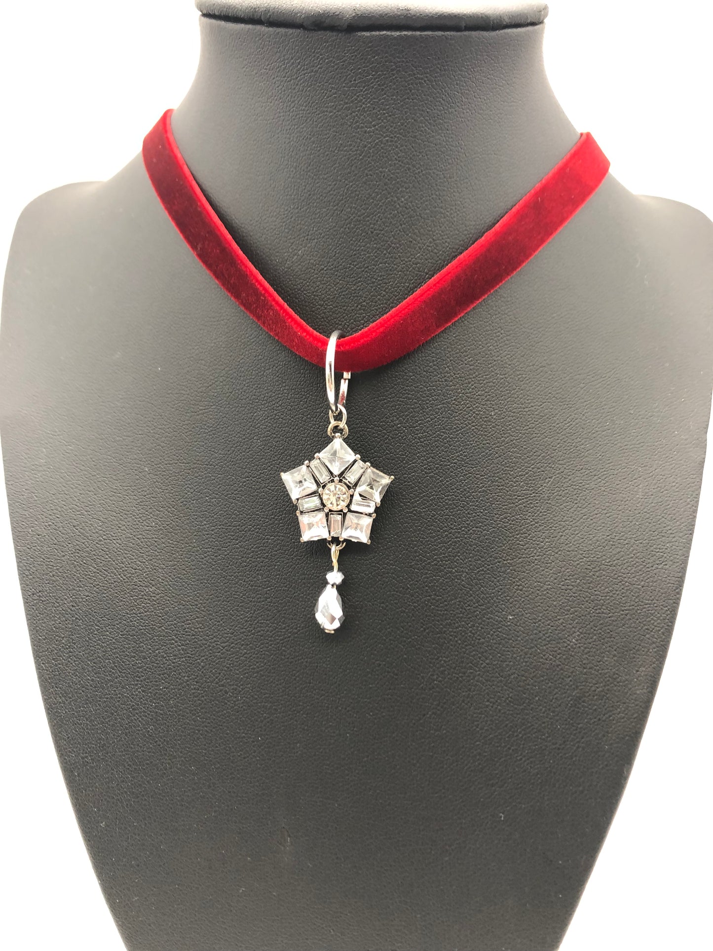 Red Velvet Snowflake Choker Necklace