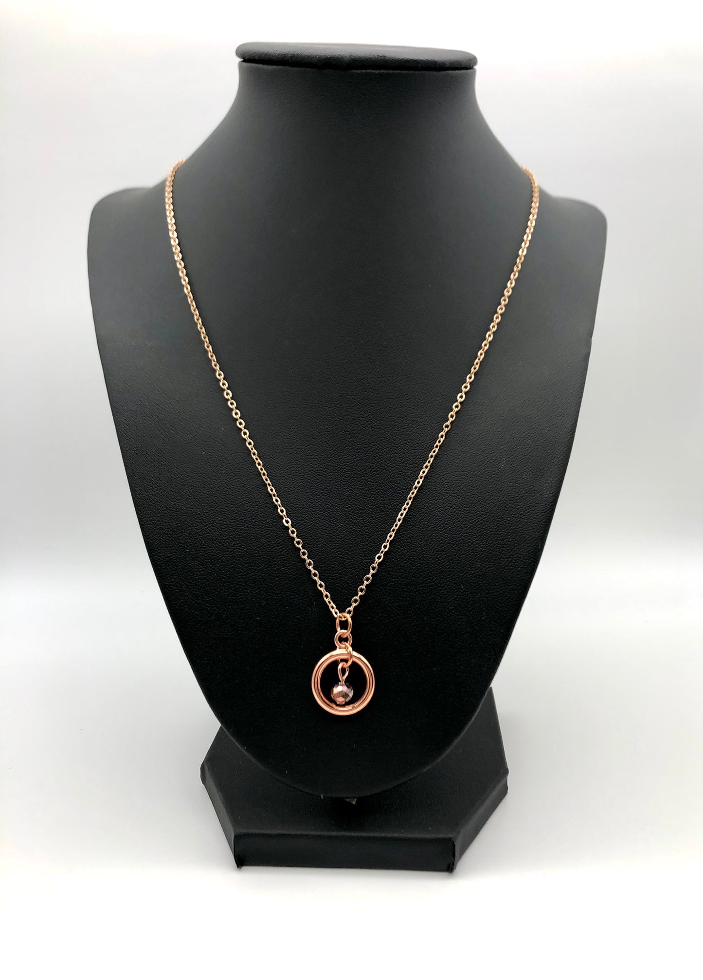 Rose gold circle pendant chain necklace