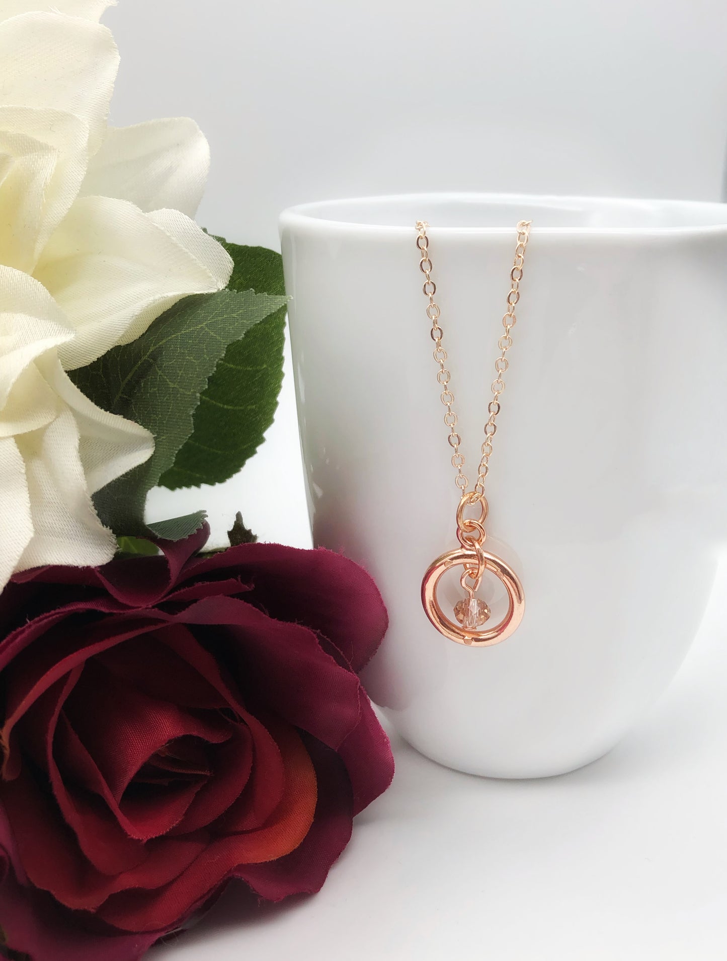 Rose gold circle pendant chain necklace