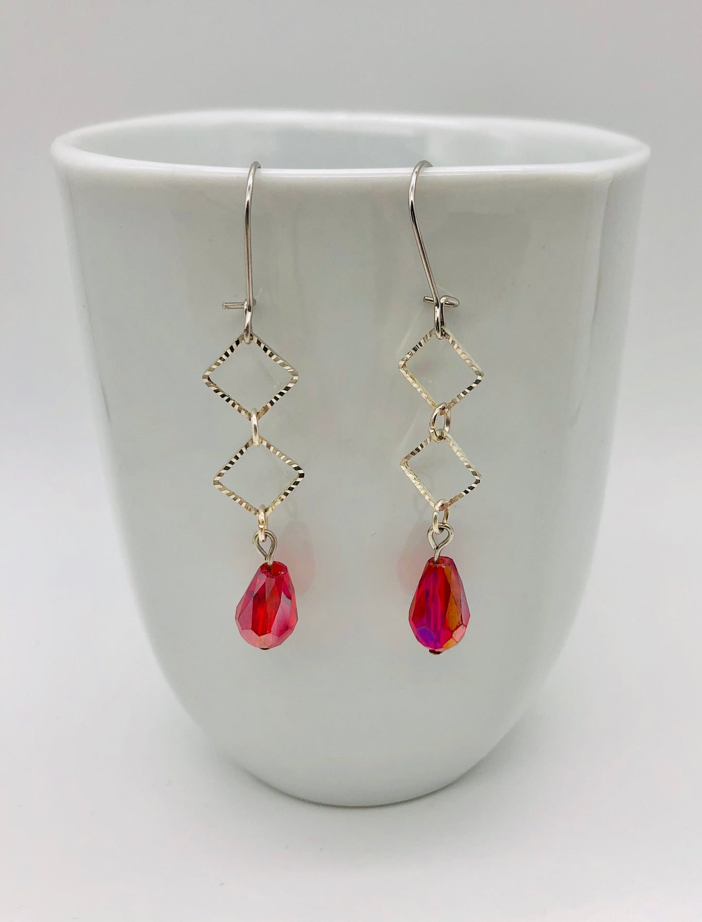 Fuschia beads with diamond cutout shaped earrings