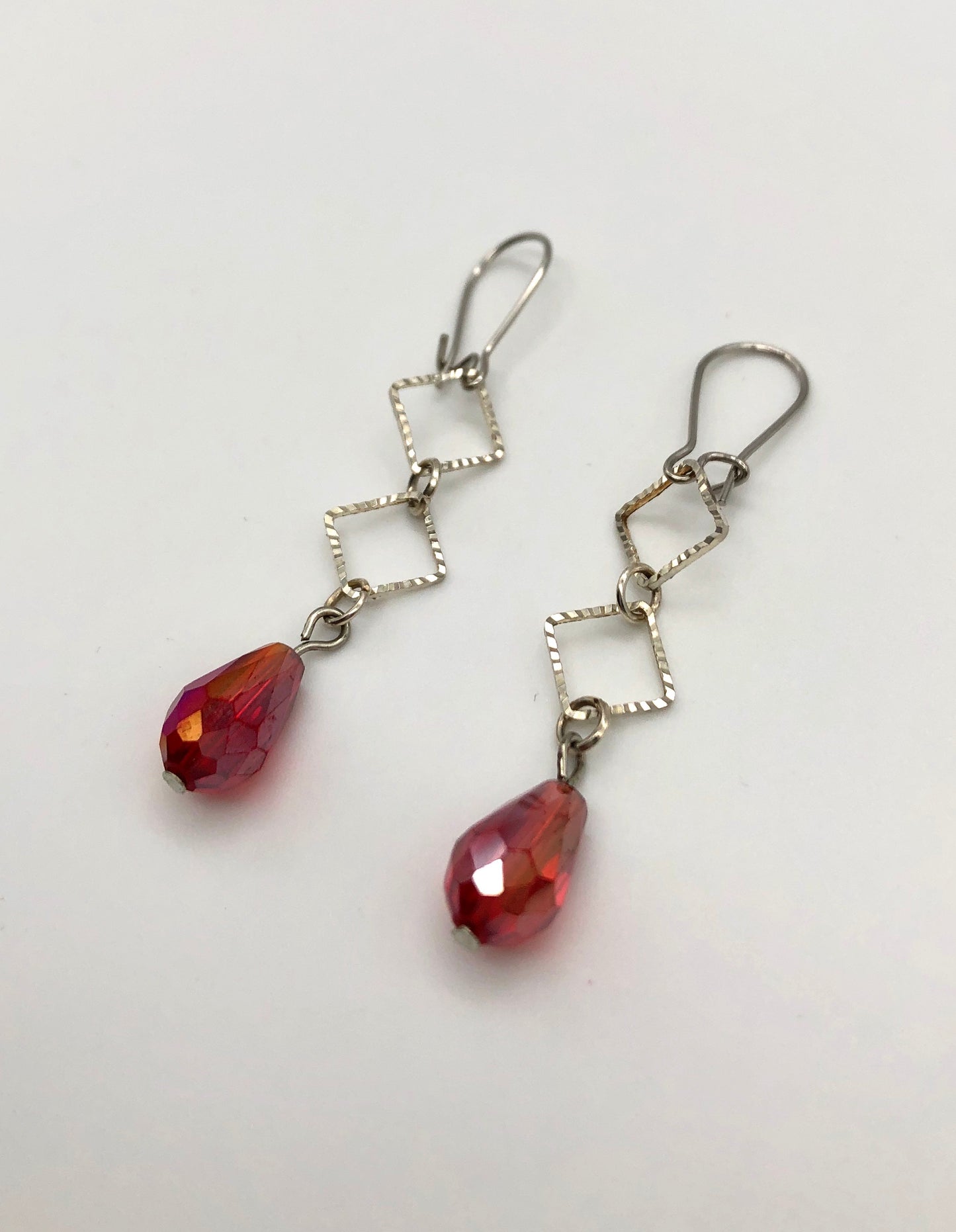 Fuschia beads with diamond cutout shaped earrings