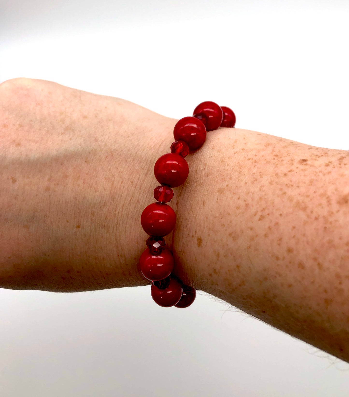 Red round stone and faceted beaded memory wire bracelet