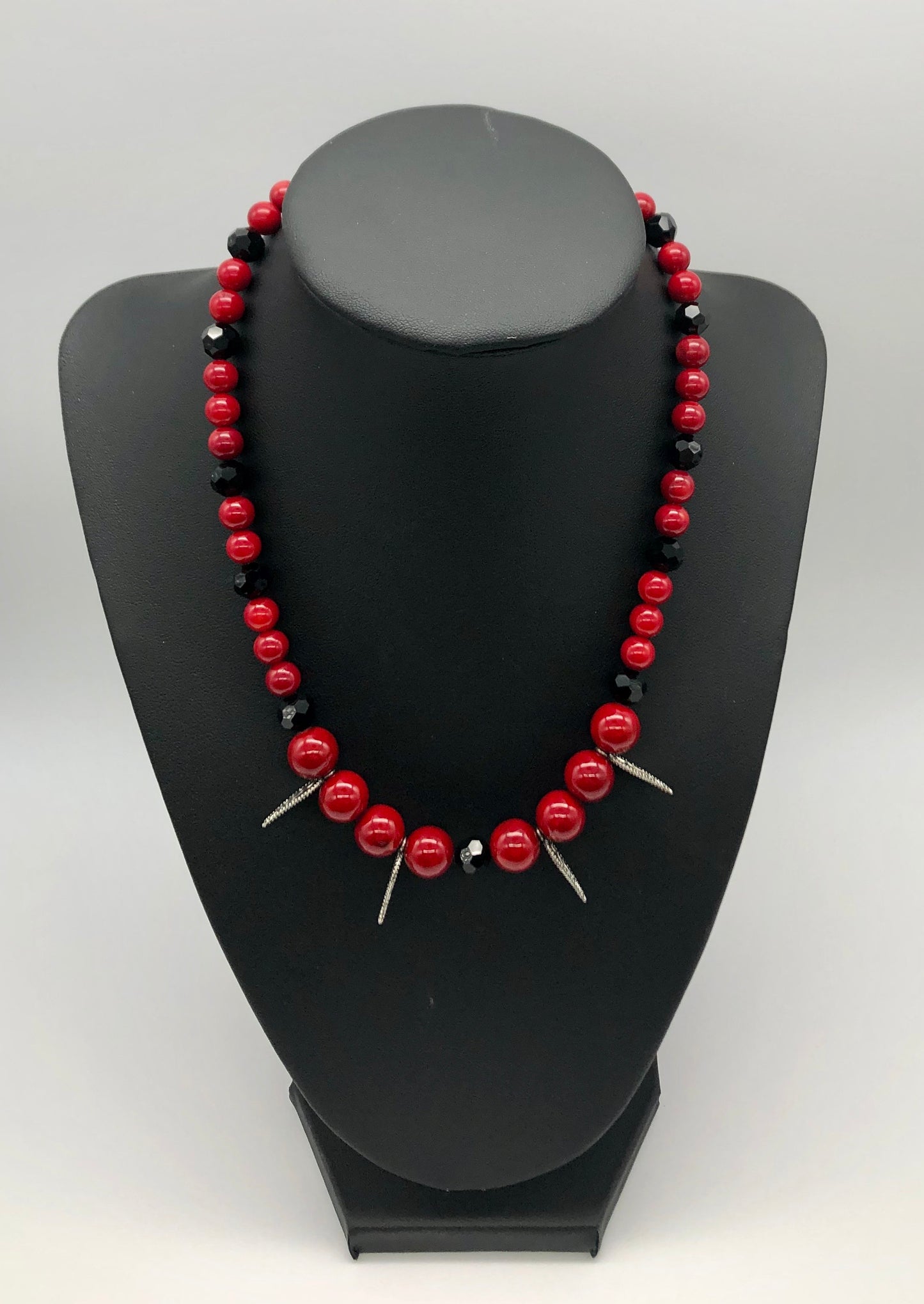 Red round stone and black faceted bead with leaf detail necklace