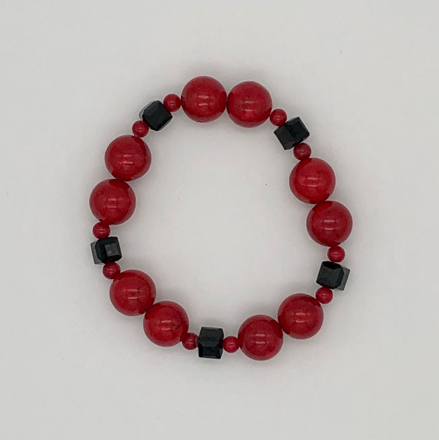 Red round stone and black faceted beaded stretch bracelet