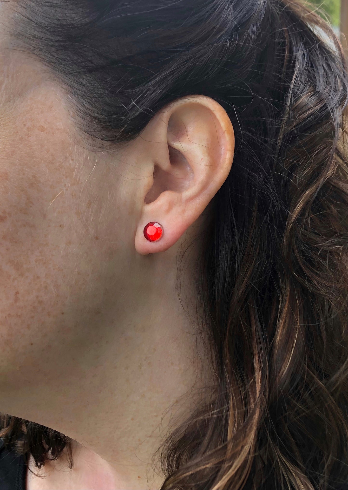Rhinestone-look acrylic post earrings