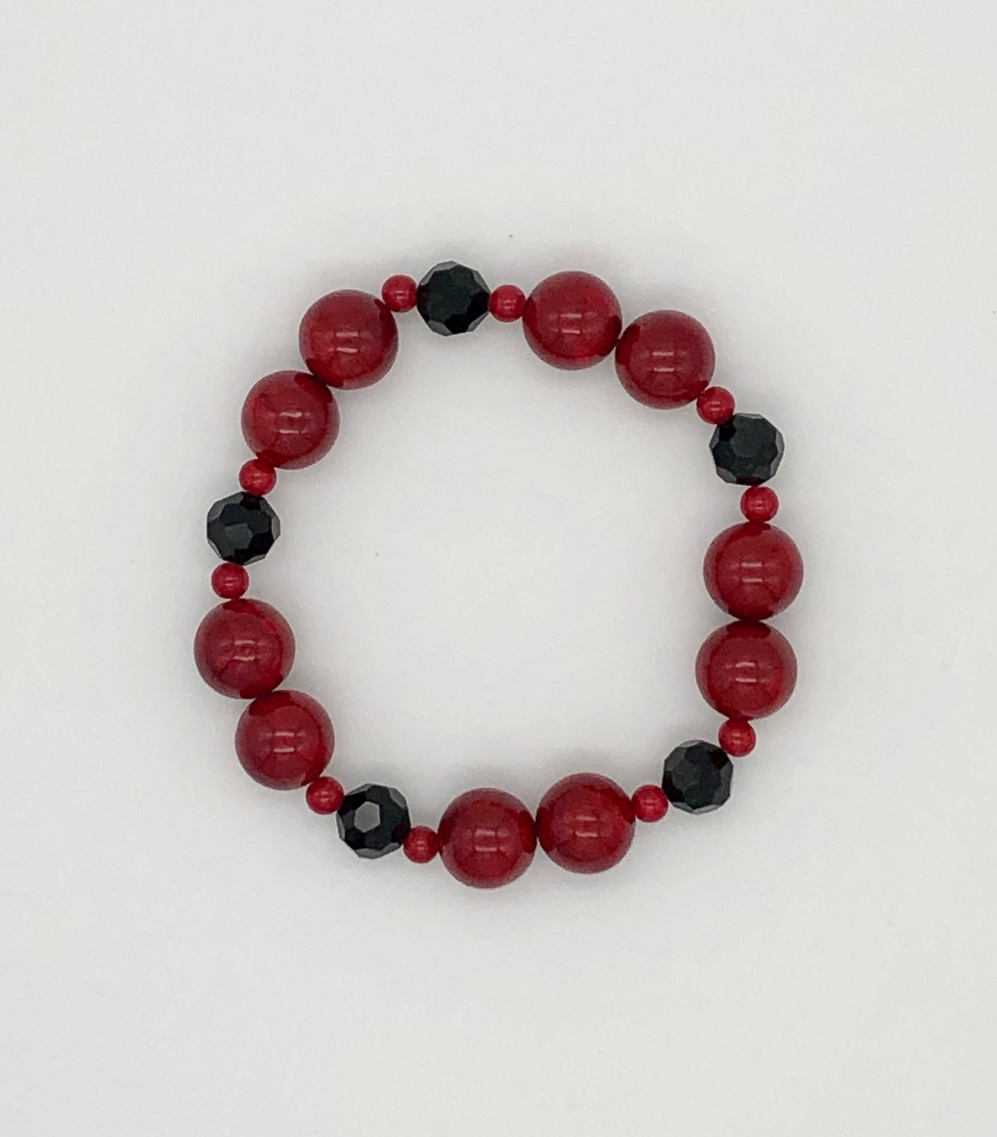 Red round stone and black faceted beaded stretch bracelet