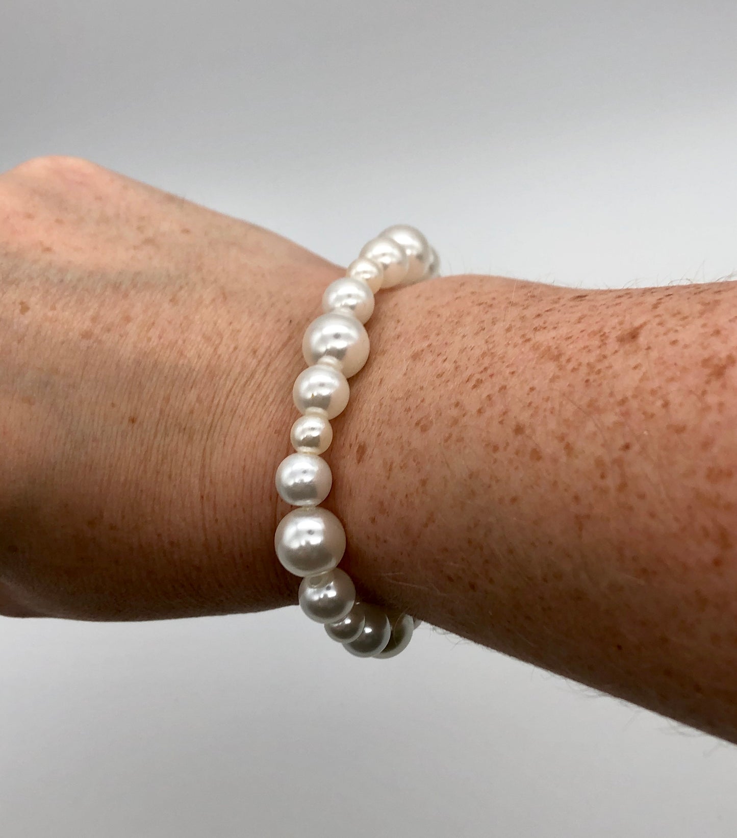 Faux pearl stretch bracelet