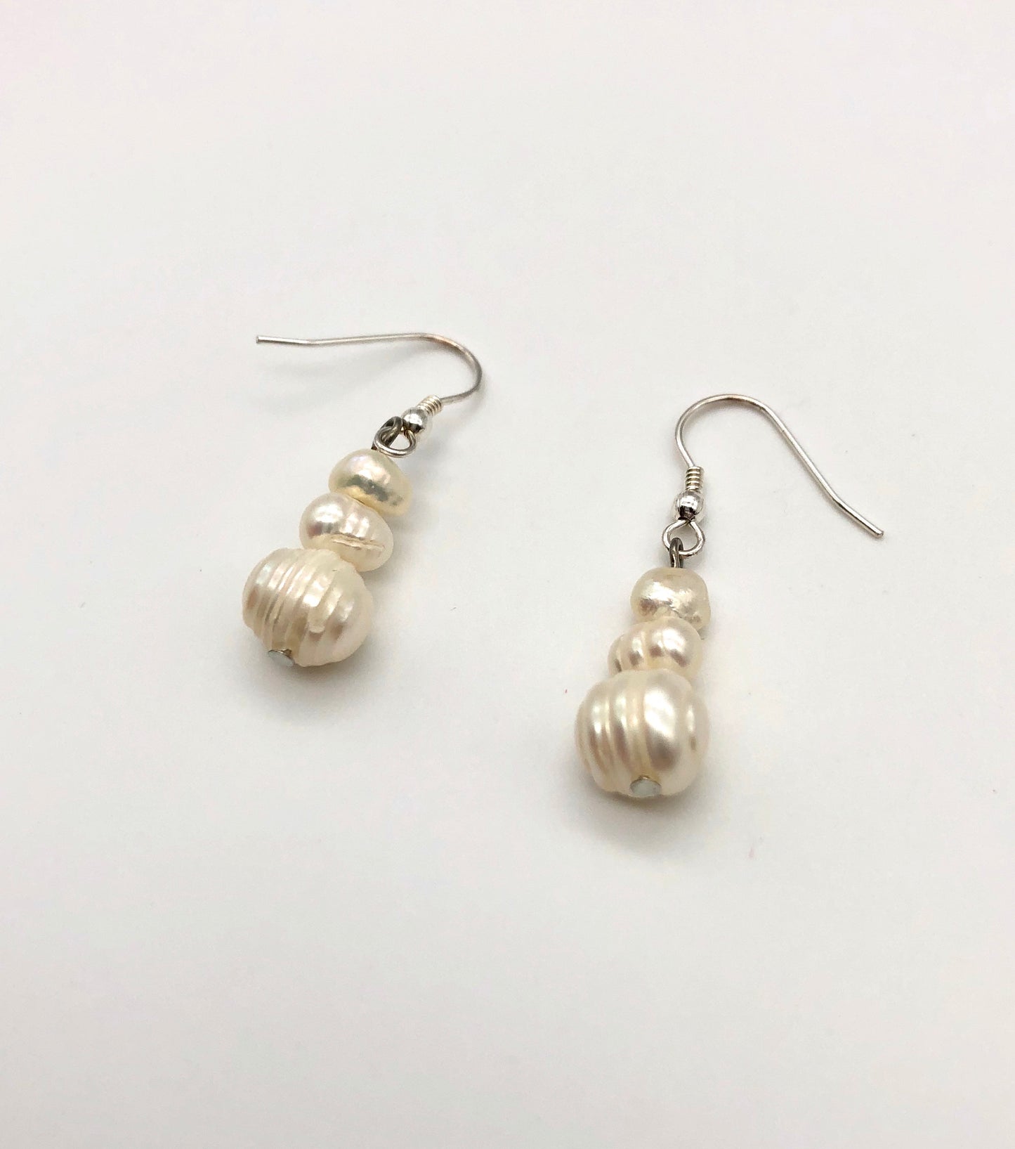 Freshwater pearl fishhook earrings