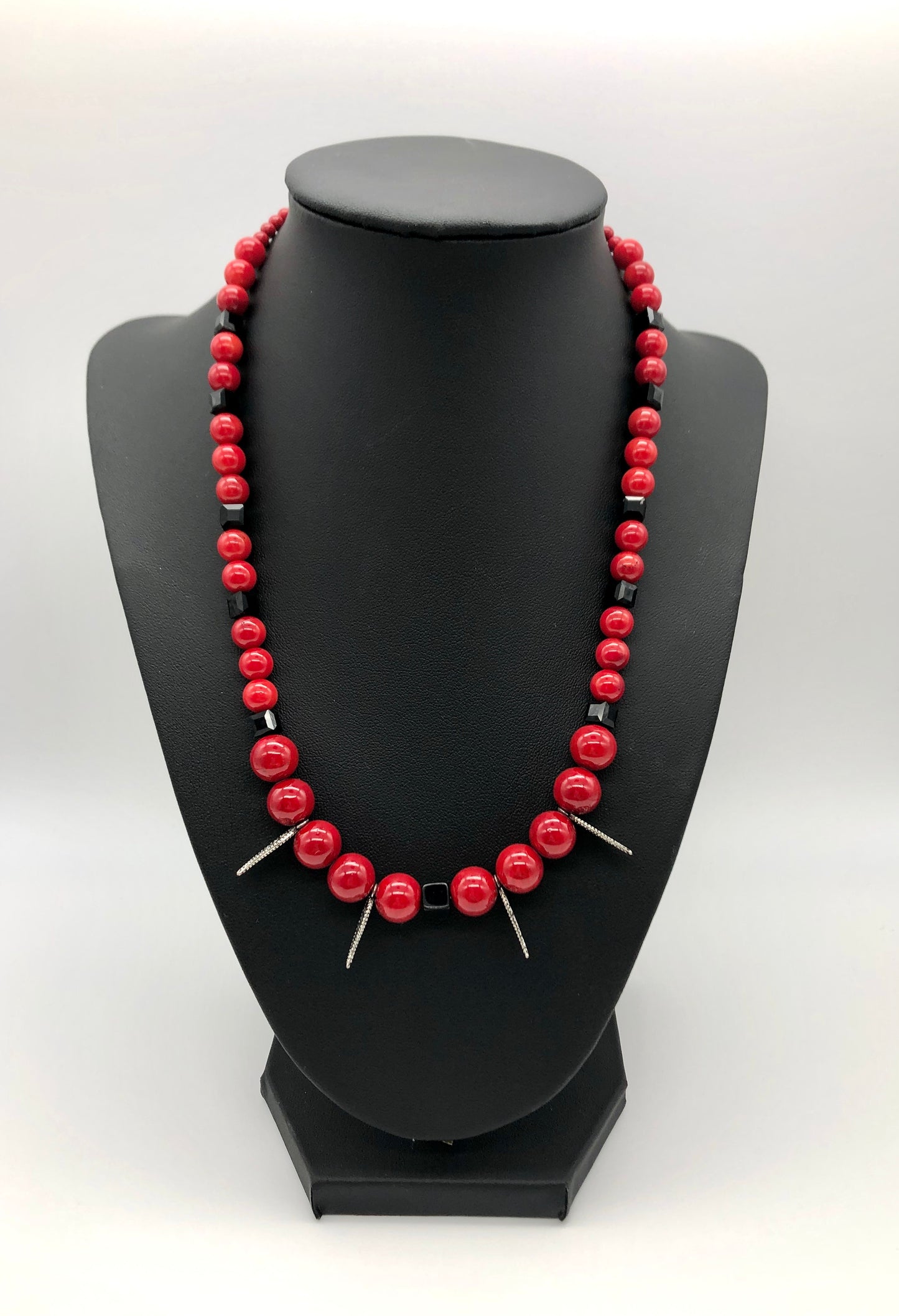 Red round stone and black faceted bead  with leaf detail necklace