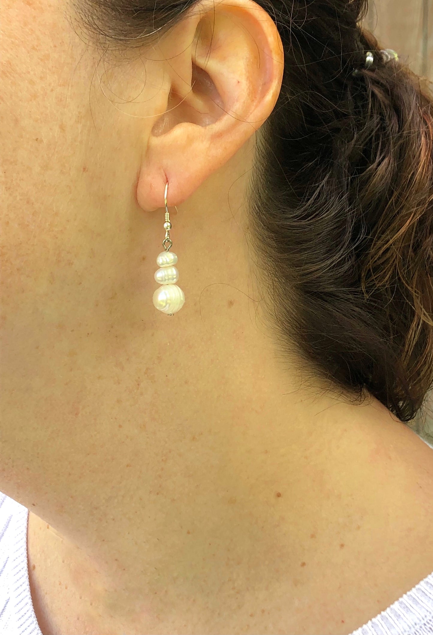 Freshwater pearl fishhook earrings