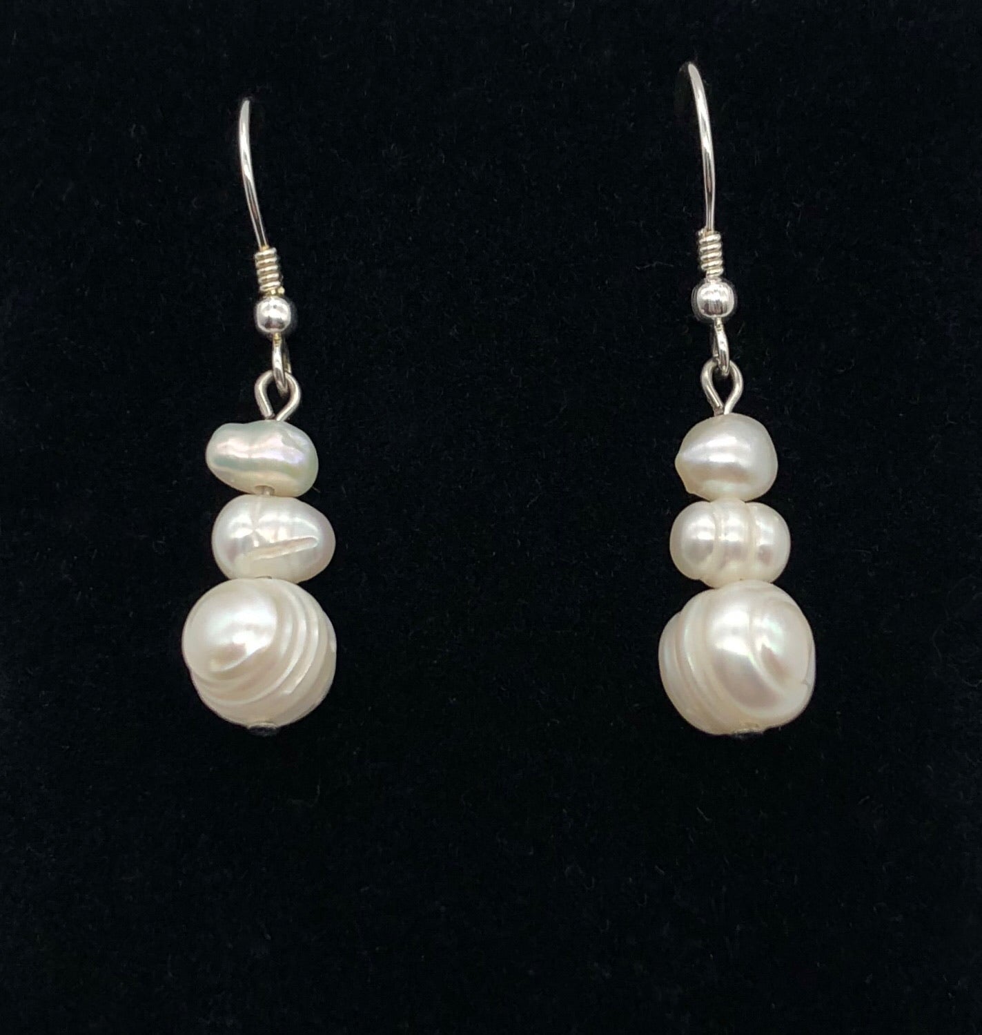 Freshwater pearl fishhook earrings