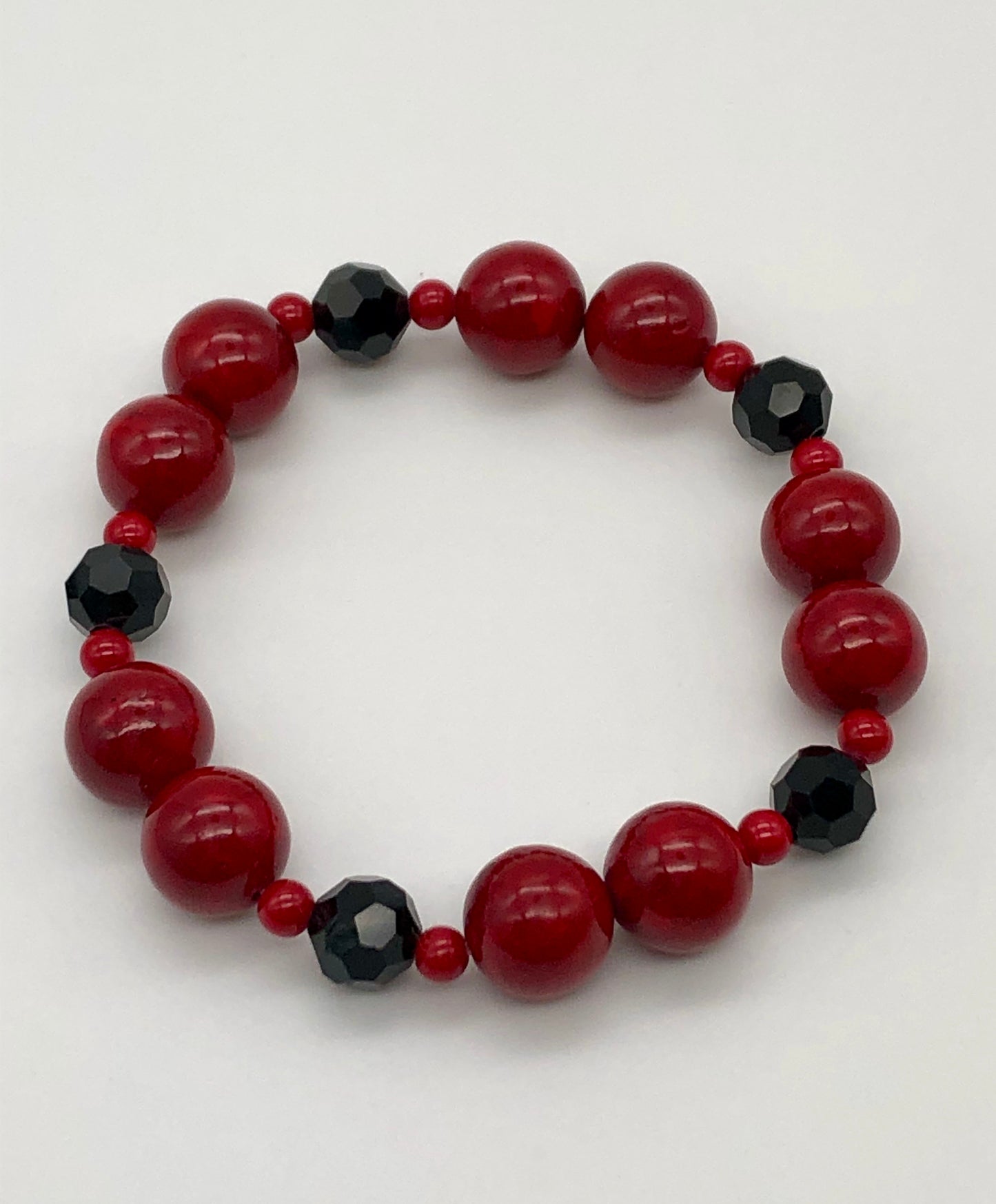 Red round stone and black faceted beaded stretch bracelet