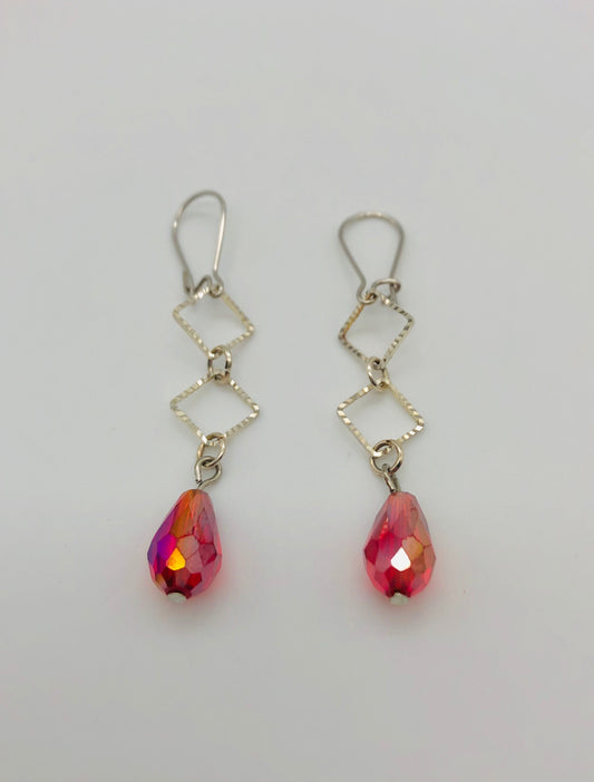 Fuschia beads with diamond cutout shaped earrings